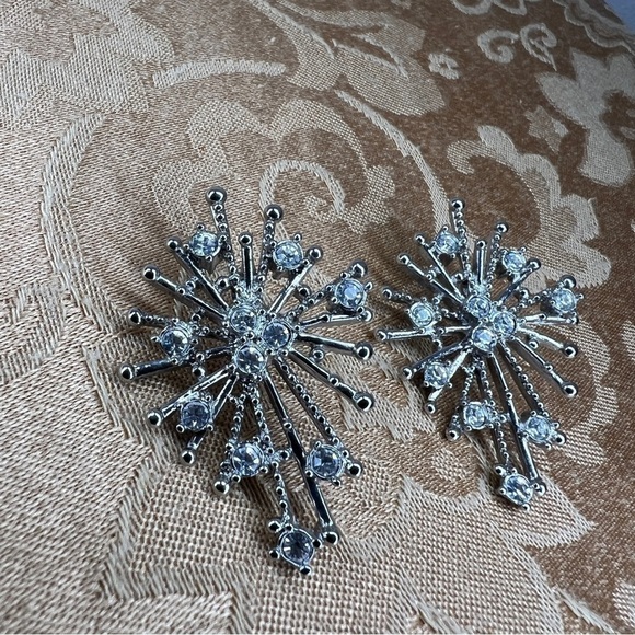 VINTAGE AVON SILVER EARRINGS RHINESTONE ACCENT HOLIDAY GIFT RETRO - Picture 2 of 8